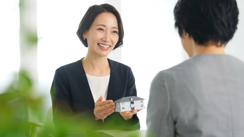 販売
